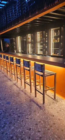 Barra de Bar con Iluminación