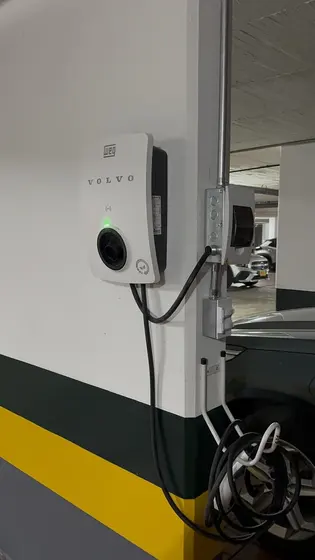 Cargador WEG para Volvo