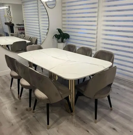 Comedor con Sillas Tapizadas