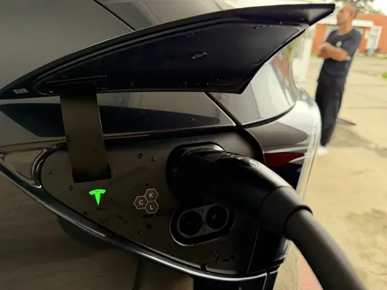 Tesla Cargando en Casa